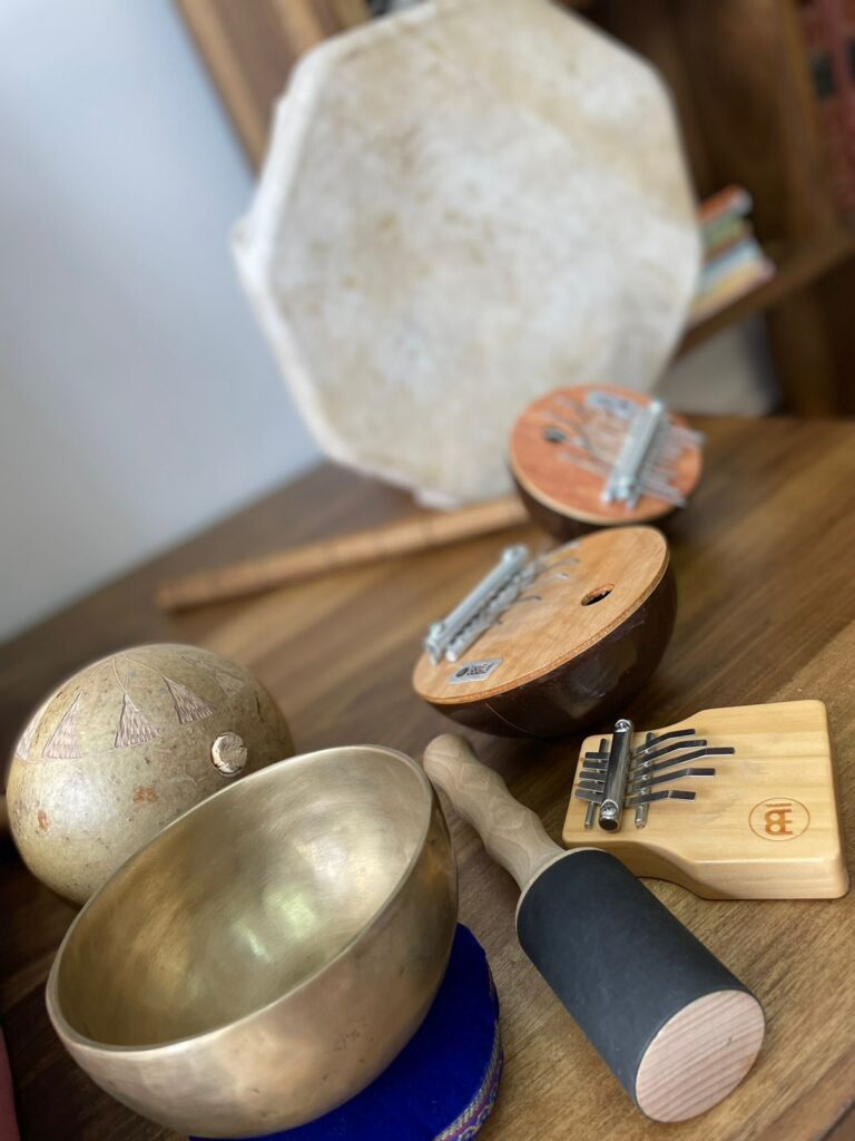Instrumentos para tratar el insomnio y la depresión junto con las clases de música en Bogotá