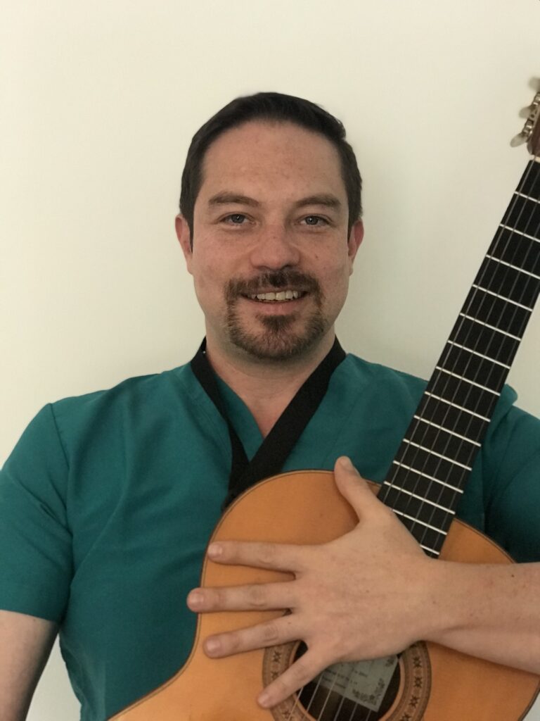 Iván Zambrano - Psicólogo y Musicoterapeuta